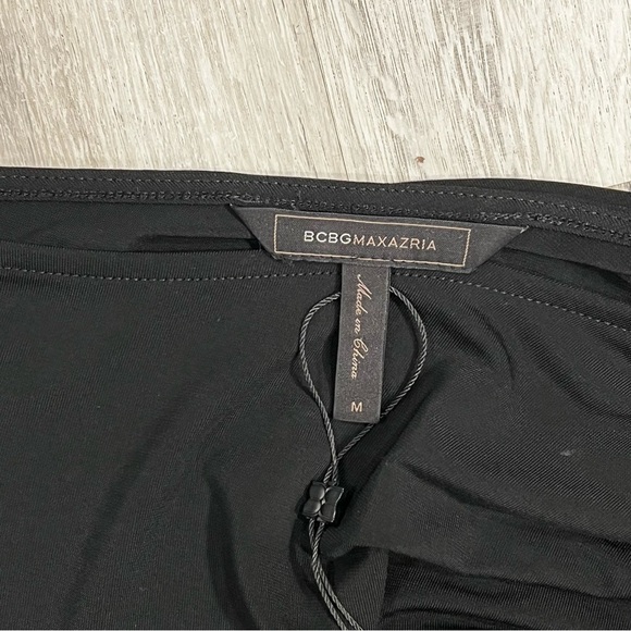 NWT BCBGMAXAZRIA Black One Sleeve & Open Shoulder Top Size M Black - Picture 4 of 11
